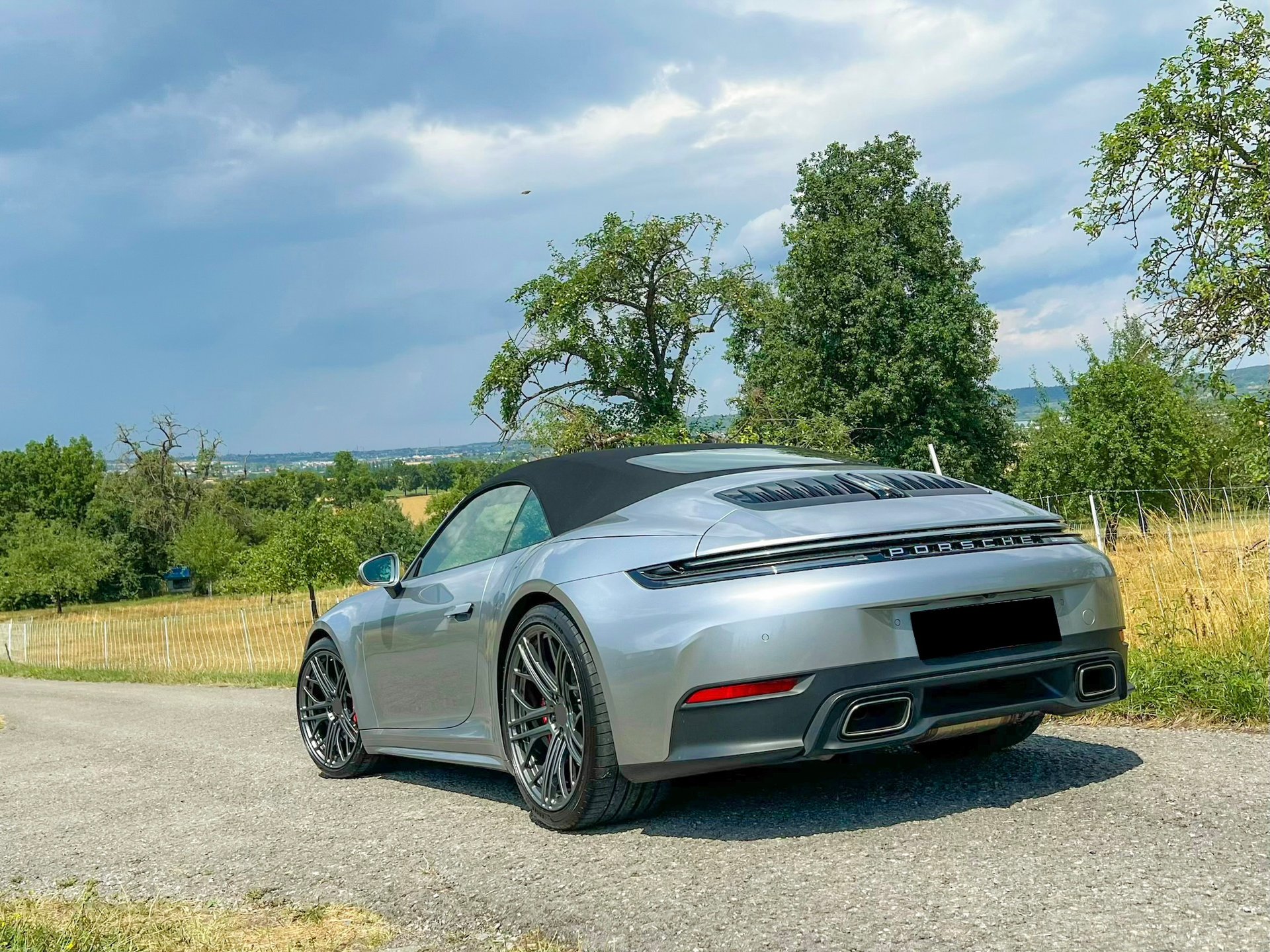 PORSCHE 911 Cabrio 992 Carrera SF1 grau glänzend