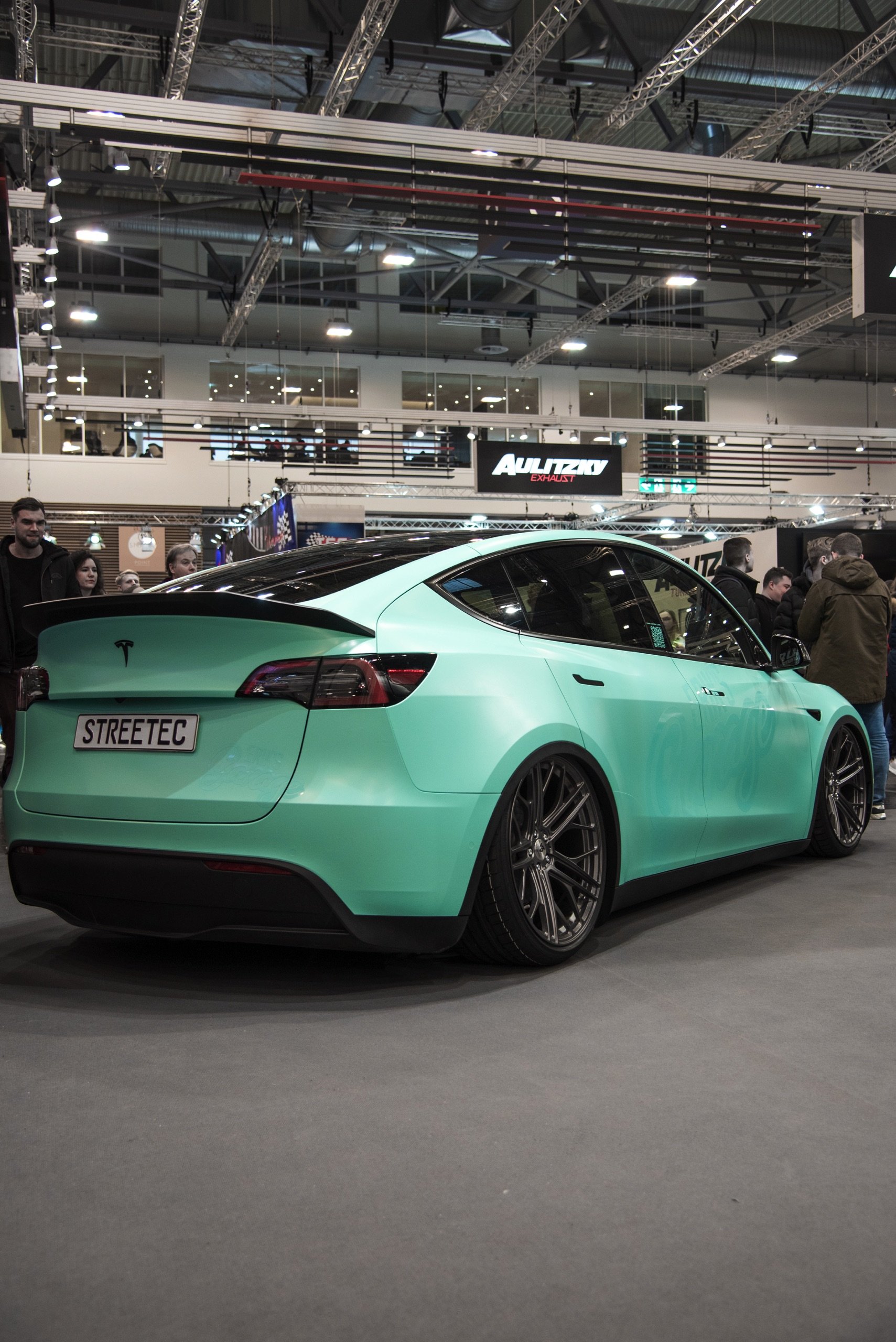 TESLA Model Y Performance AWD with mbDESIGN 21 inch alloy wheels