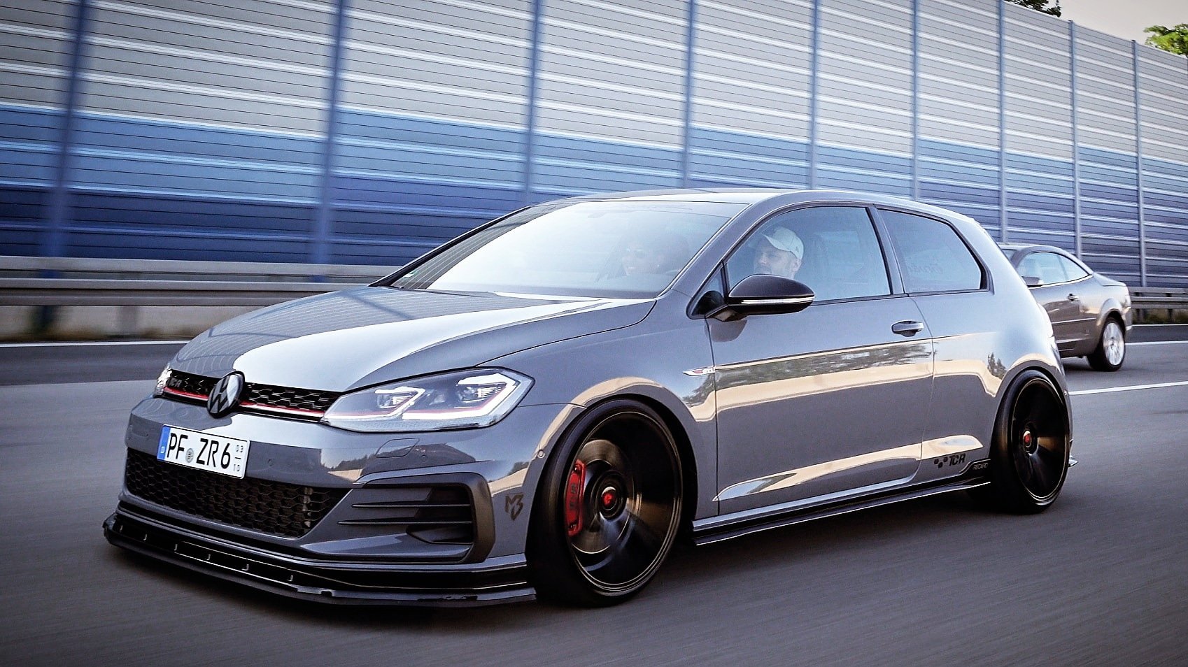 VOLKSWAGEN Golf 7 AU - KV1 schwarz glänzend