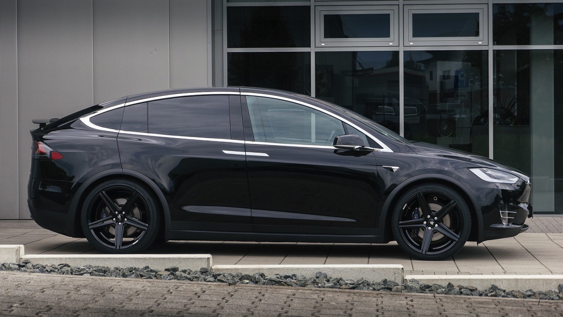 TESLA Model X 100D with 22 inch mbDESIGN wheels