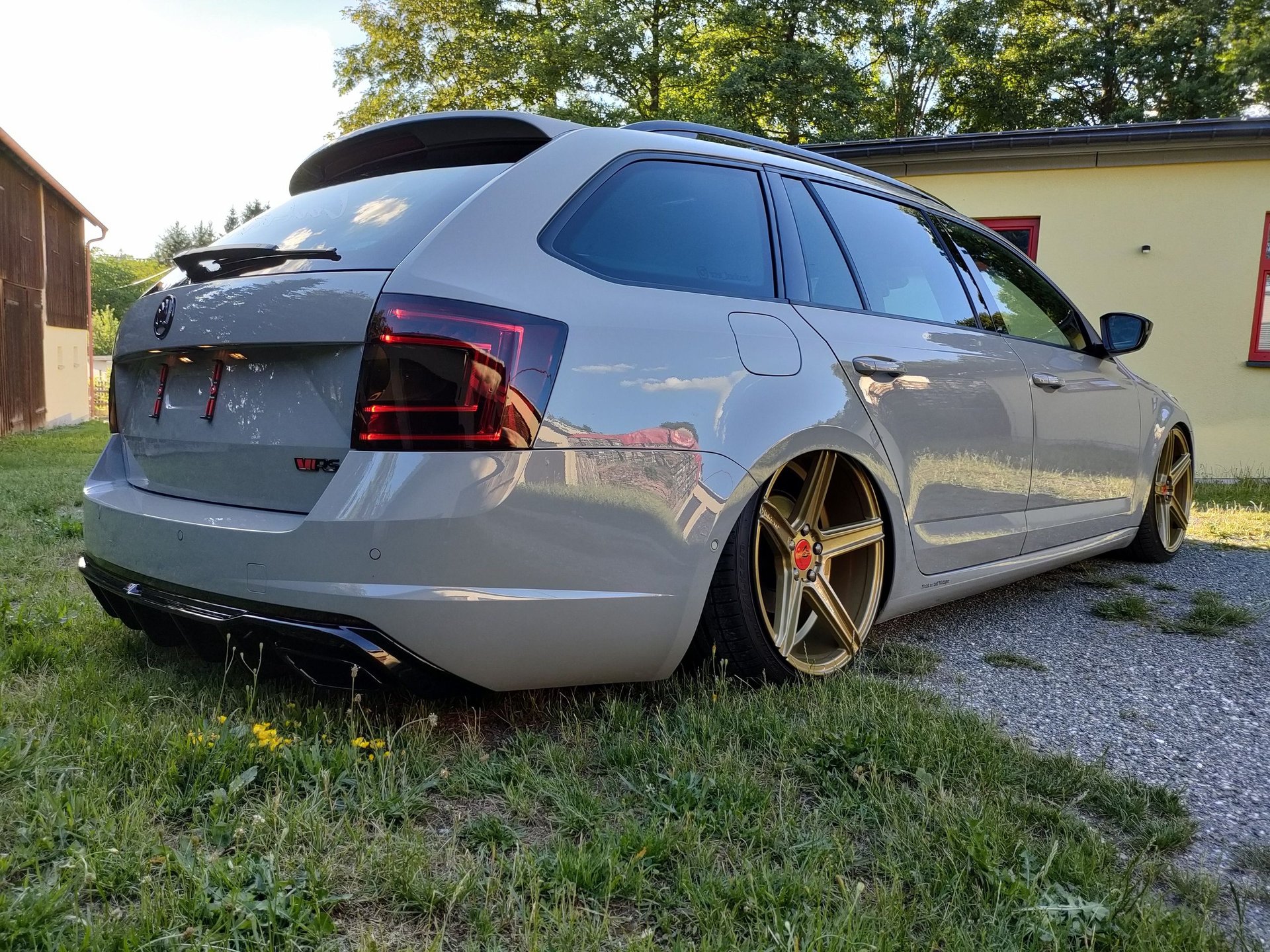 SKODA Octavia 5E with KV1 Wheels