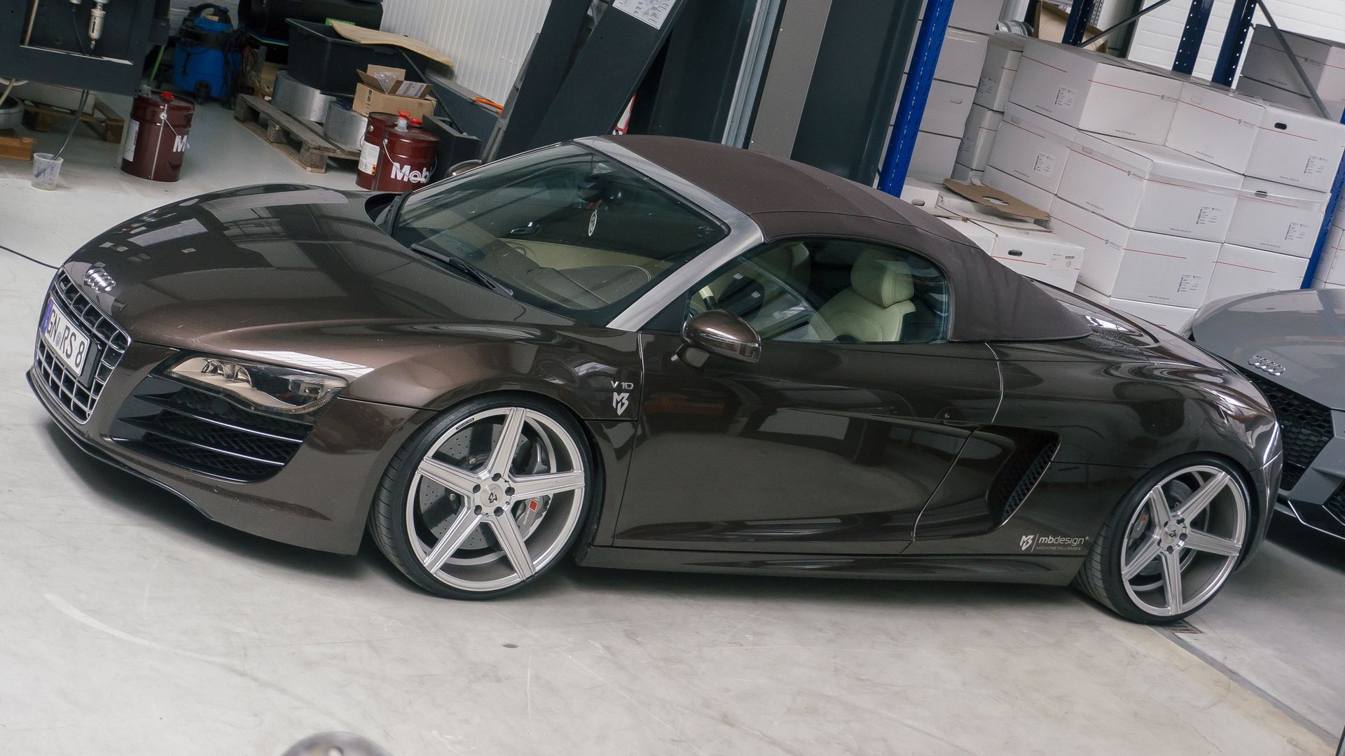 AUDI R8 Coupe 42 KV1 silber glänzend