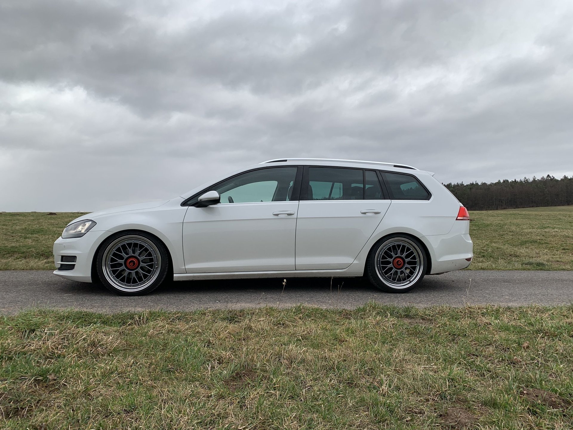 VOLKSWAGEN Golf 7 AU - LV1 grau glänzend poliert
