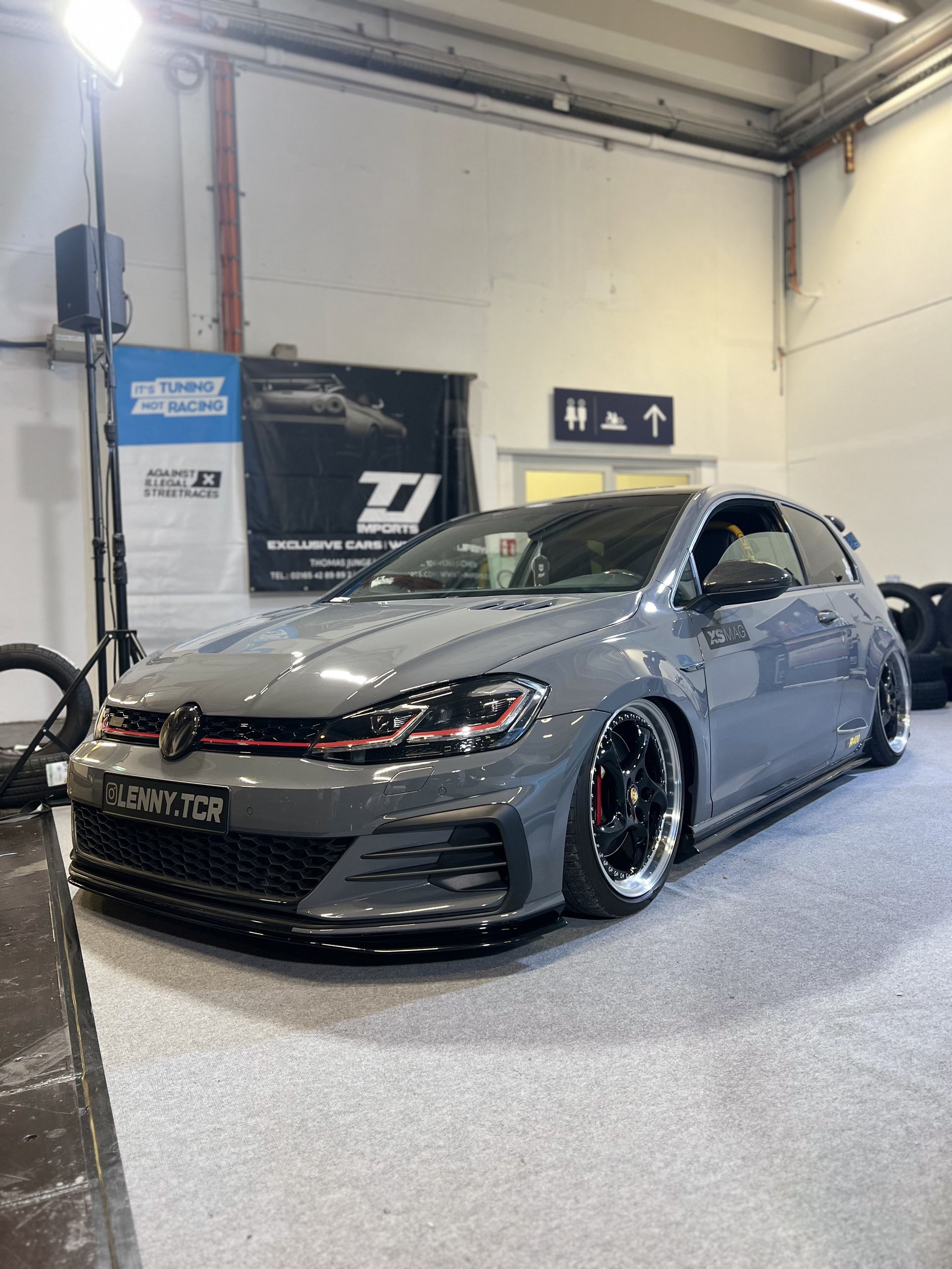 VOLKSWAGEN Golf 7 AU - TURBO S schwarz glänzend poliert