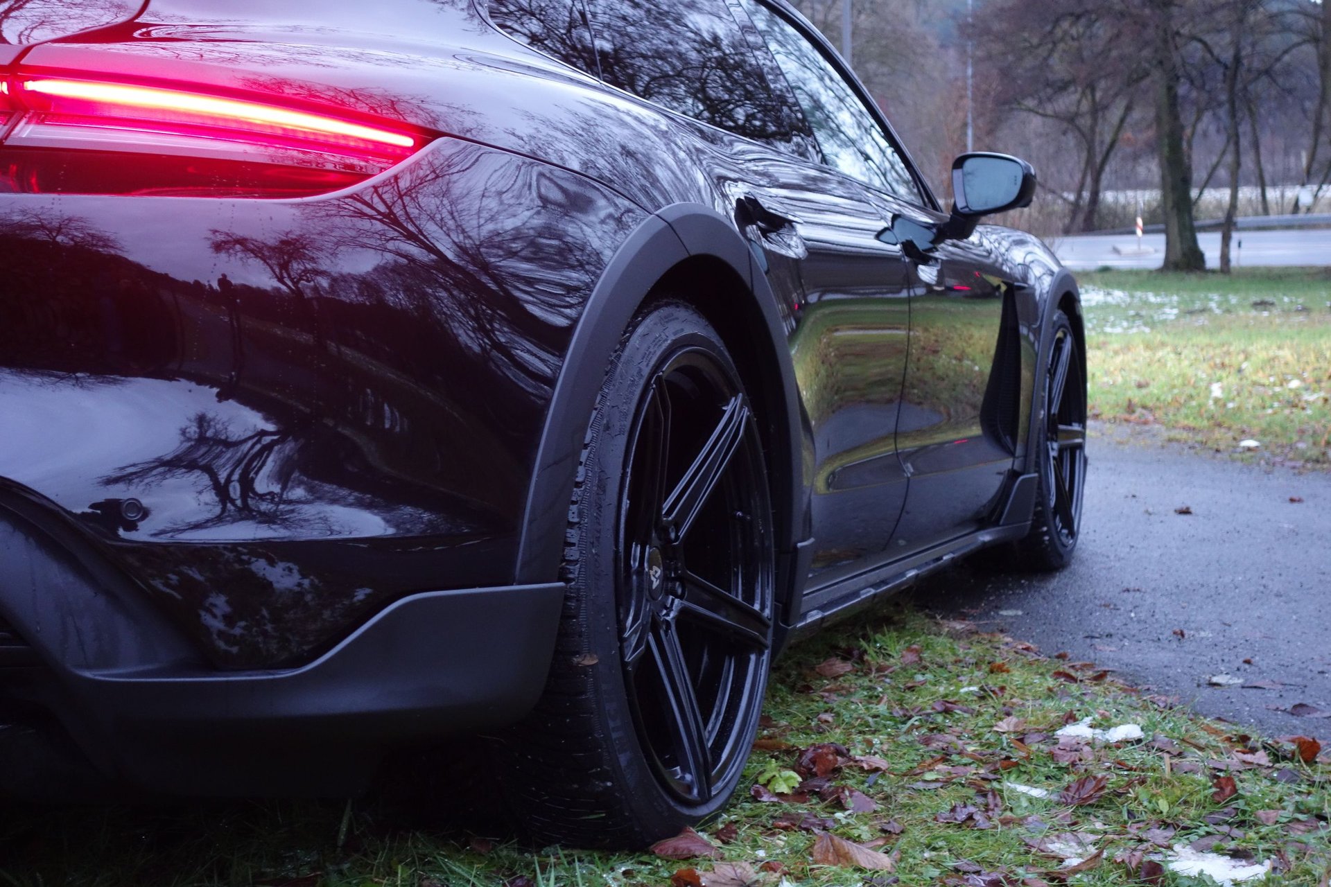 mbDESIGN 21 inch wheels for Porsche Taycan Cross Turismo