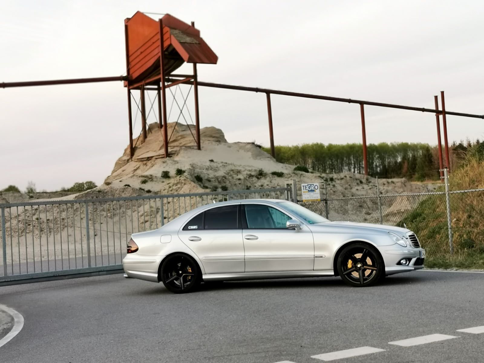 MERCEDES-BENZ E-Klasse 211 - KV1 schwarz glänzend