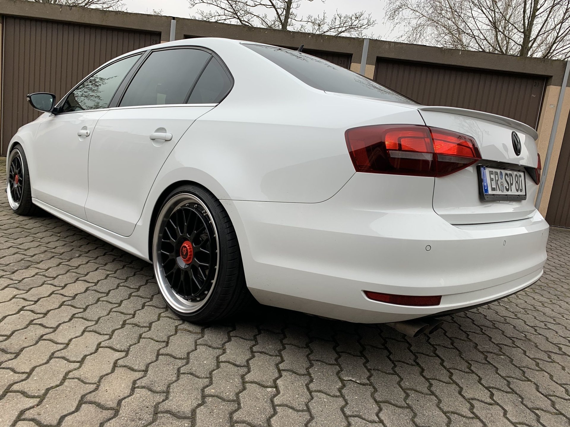 VOLKSWAGEN Jetta VI 16 LV1 schwarz glänzend poliert