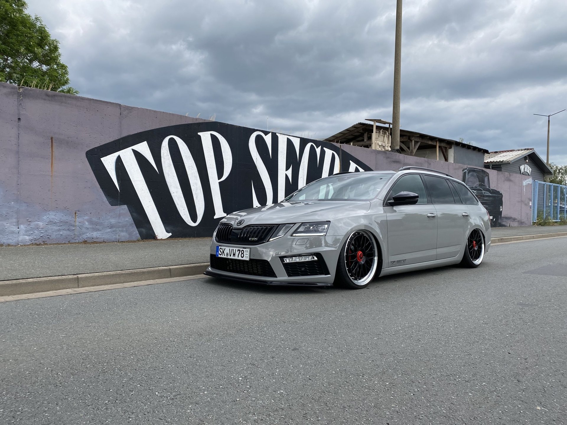 SKODA Octavia 5E - LV1 schwarz glänzend poliert