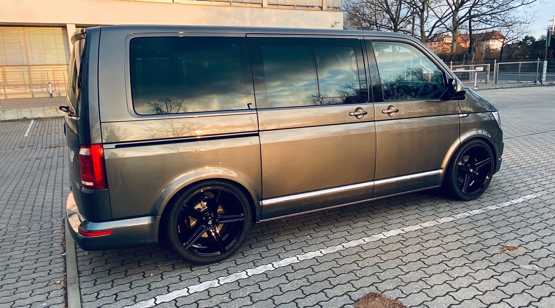 VOLKSWAGEN T6 Bus Multivan 7HC - KV1 schwarz glänzend