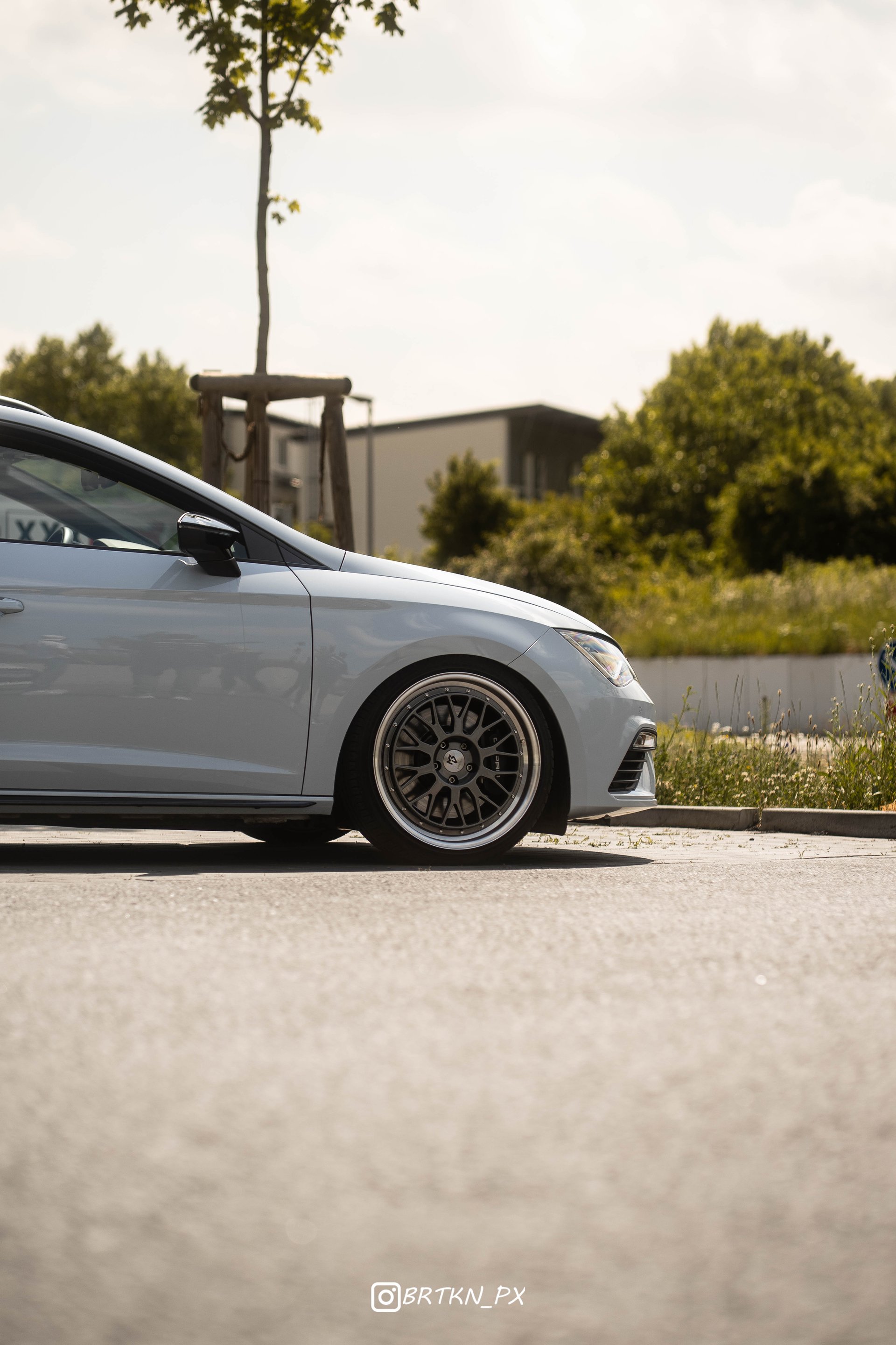 SEAT Leon ST Cupra with mbDESIGN 19-inch alloy wheels