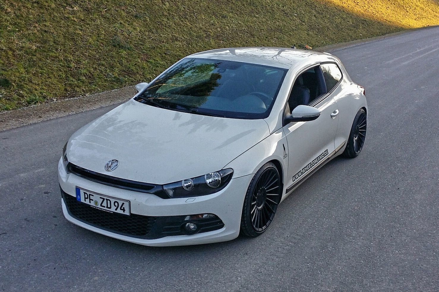 VOLKSWAGEN Scirocco 13 - VR3 schwarz glänzend