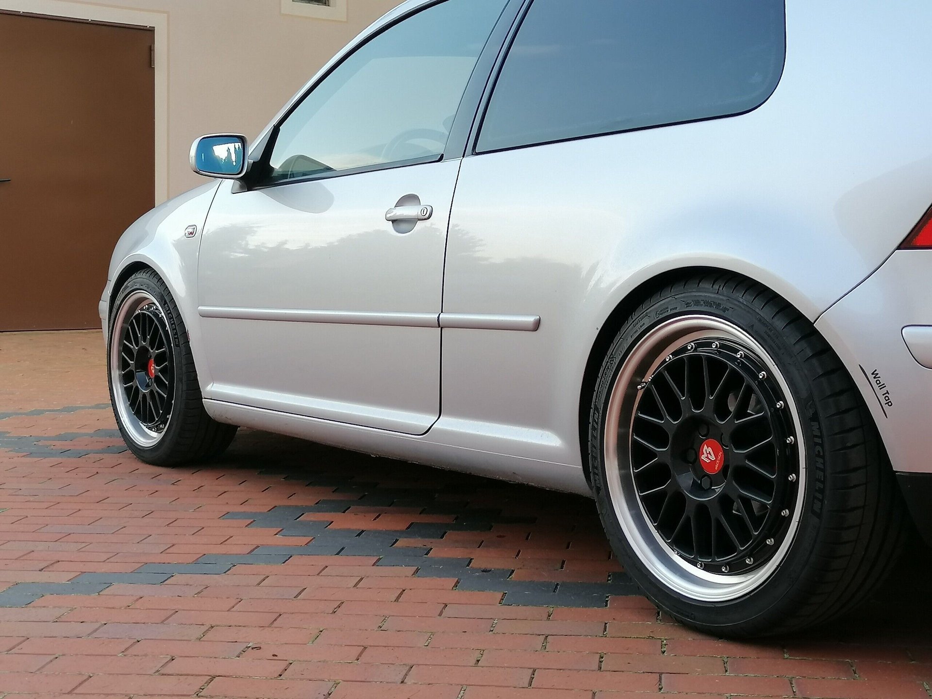 VOLKSWAGEN Bora 1J - LV1 schwarz glänzend poliert
