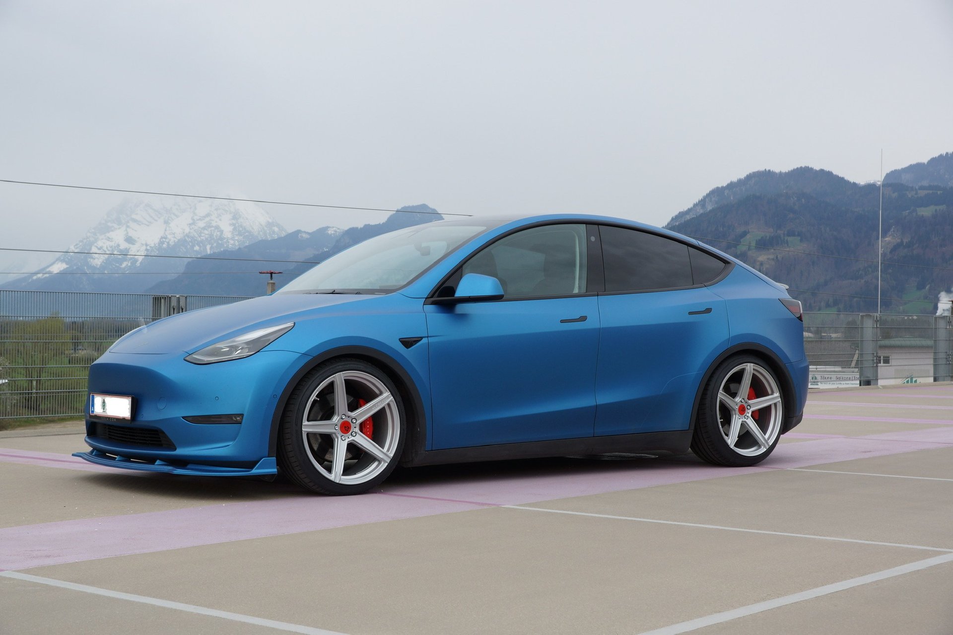 TESLA Model Y 003 - KV1 S silber glänzend