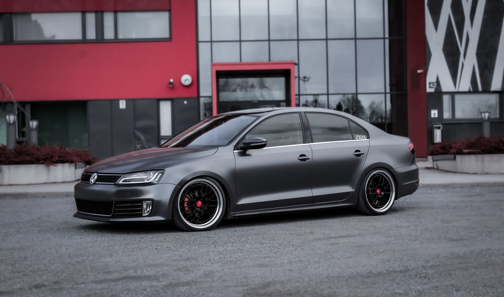 VOLKSWAGEN Jetta VI 16 - LV1 schwarz glänzend poliert