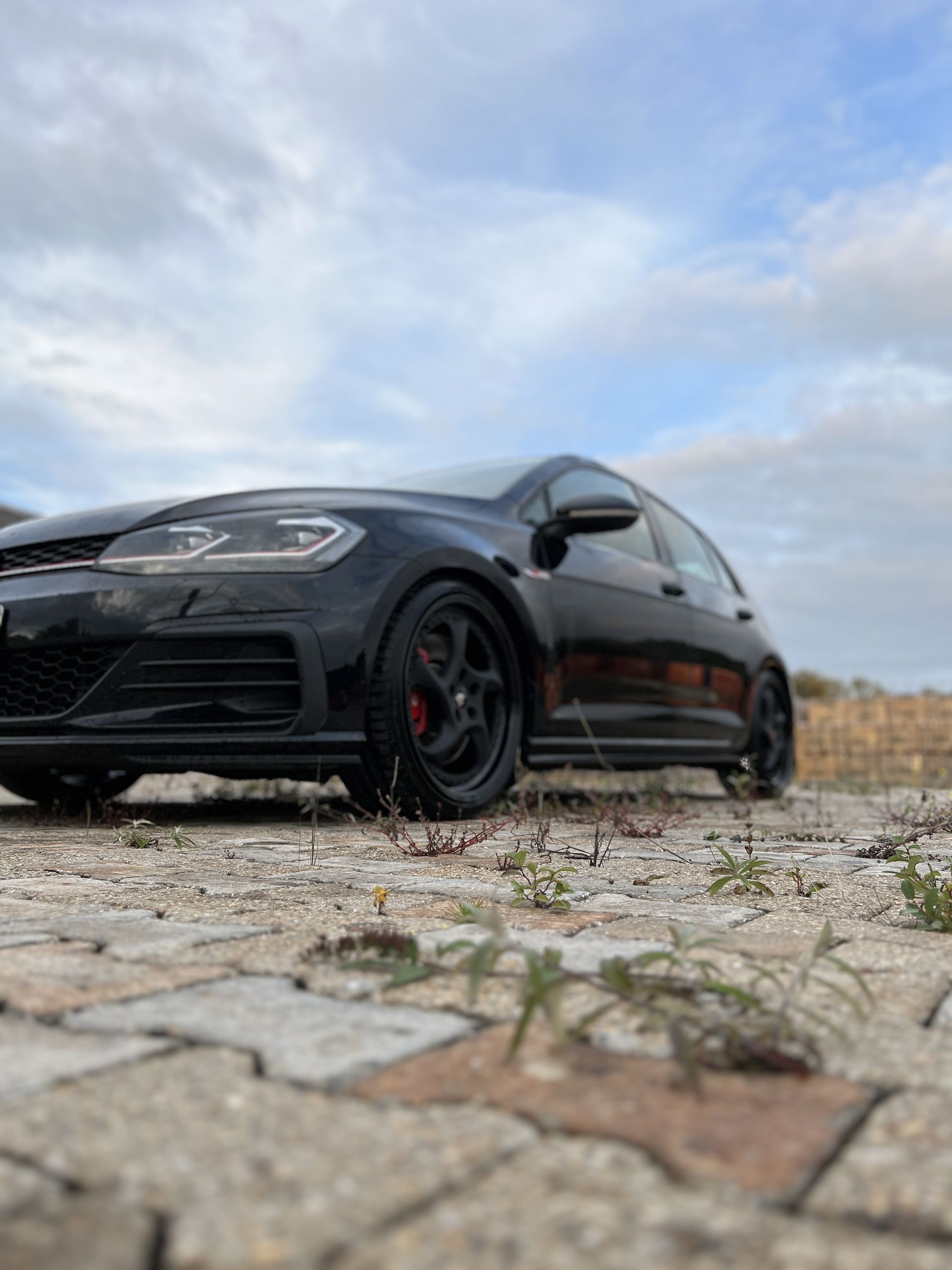 VOLKSWAGEN Golf 7 AU - TURBO S schwarz stumpfmatt/schwarz glänzend