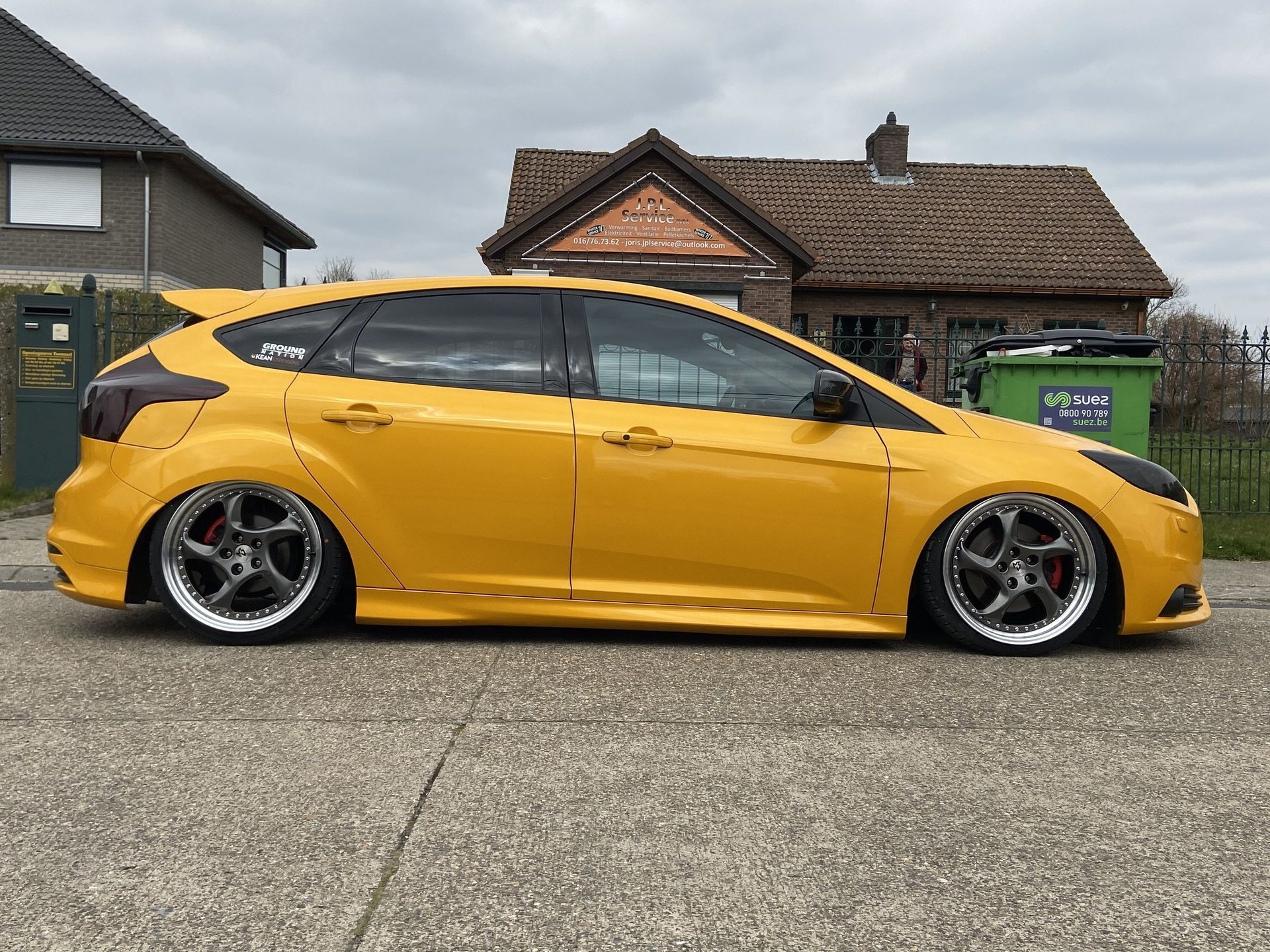 FORD Focus DYB - TURBO S grau glänzend poliert