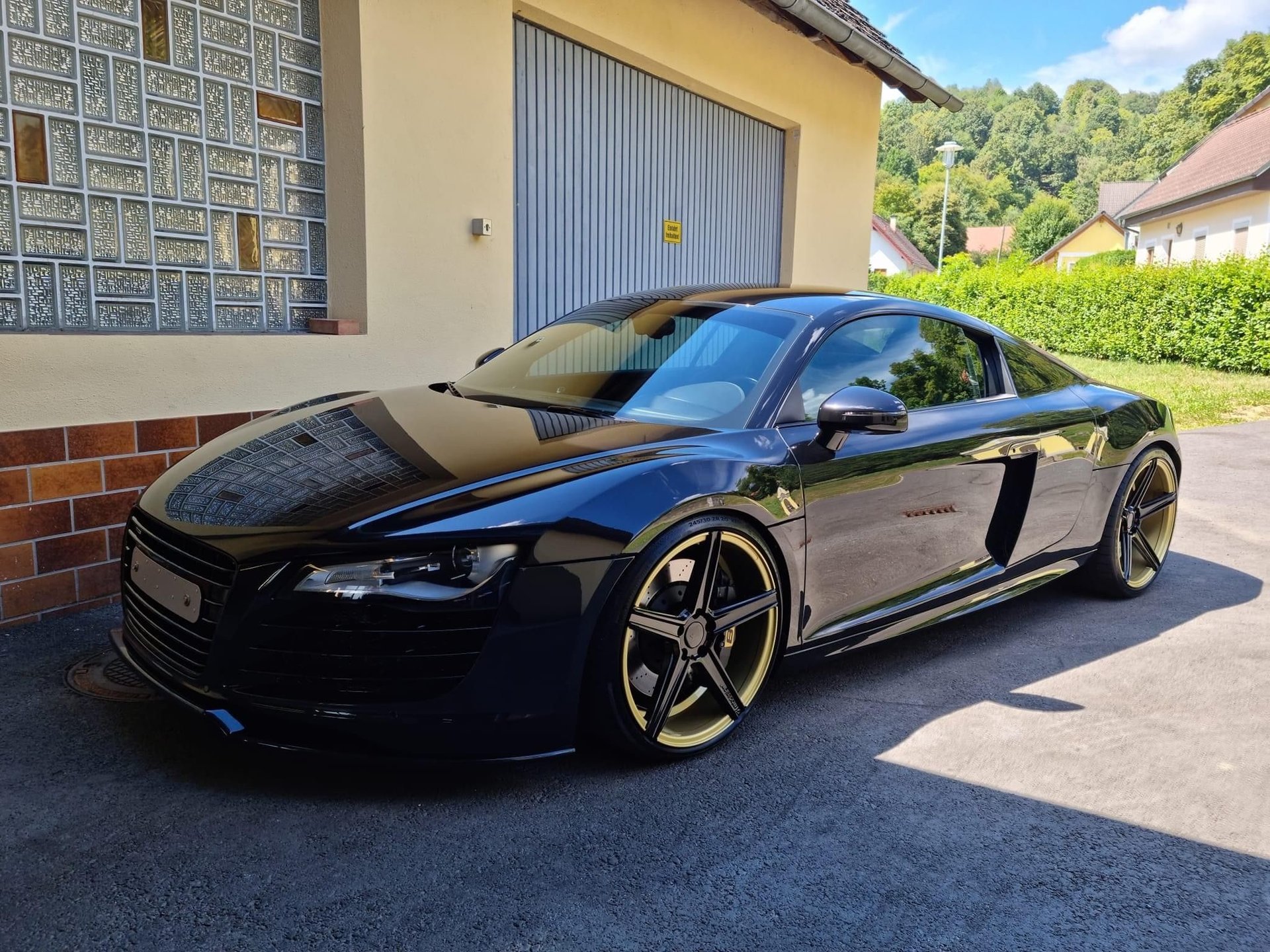 AUDI R8 Coupe with mbDESIGN 20 inch wheels in special finish
