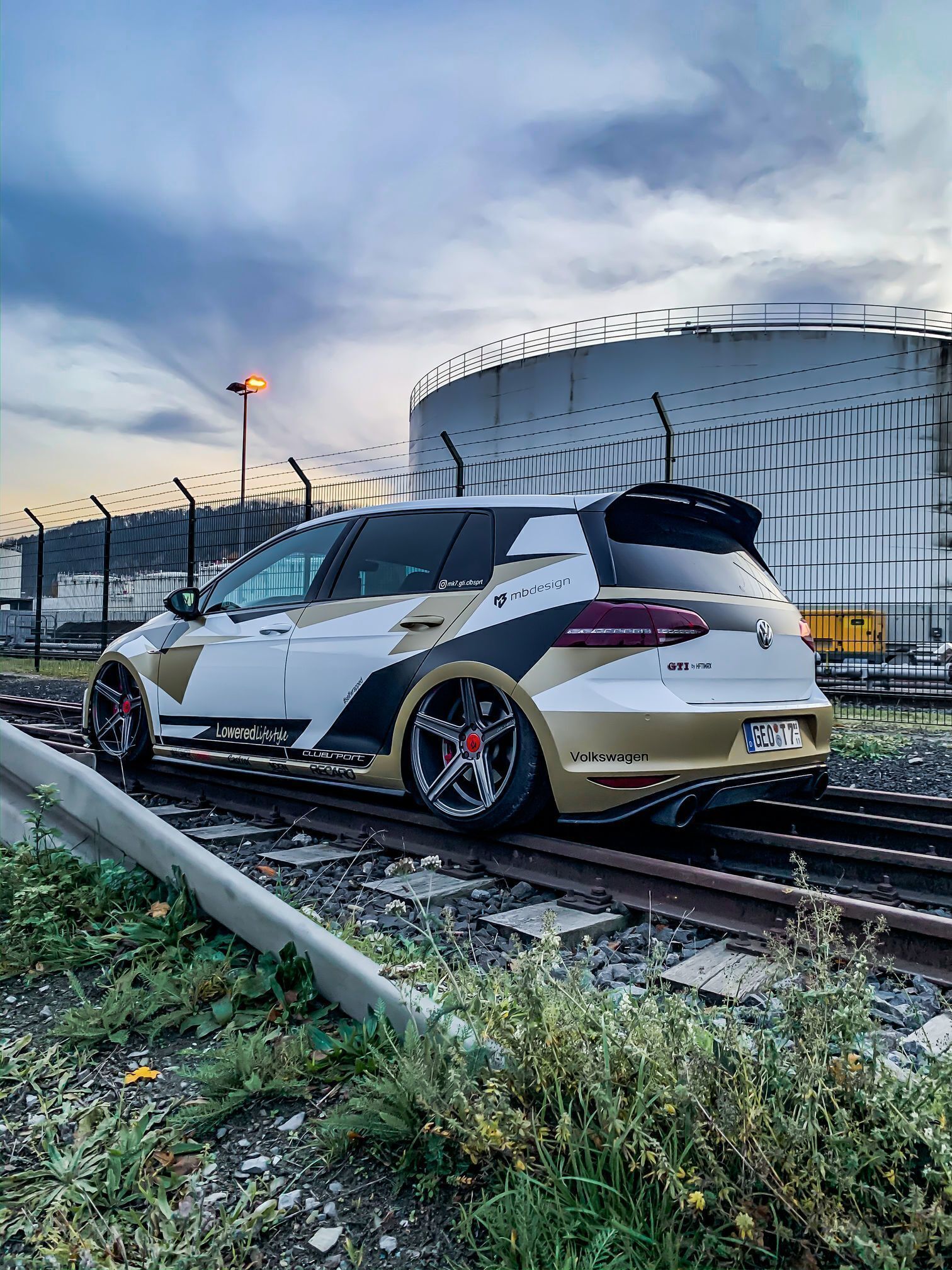 VOLKSWAGEN Golf 7 AU KV1 grau matt