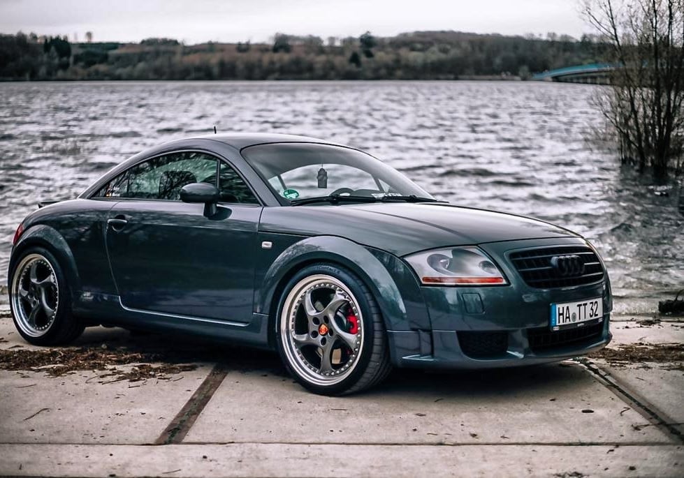 AUDI TT Coupe 8N - TURBO S grau glänzend poliert