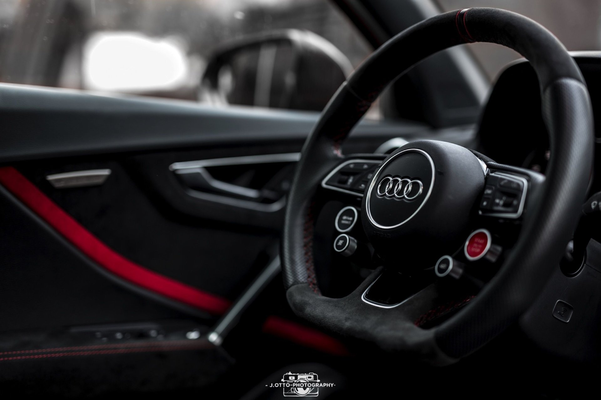AUDI Q2 GA KX1 schwarz glänzend